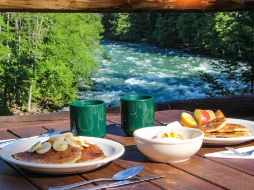 Reo Rafting Resort