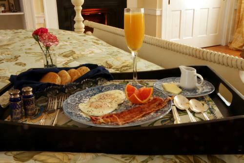 Bed & Breakfast Charred Oaks Inn