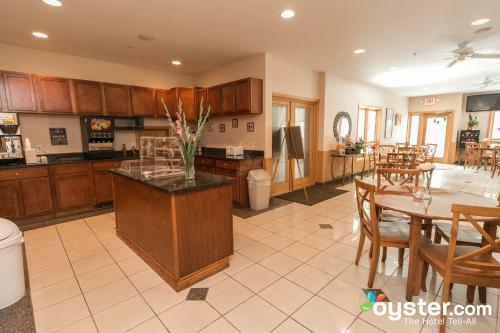 Hotel Lake Bluff Inn And Suites