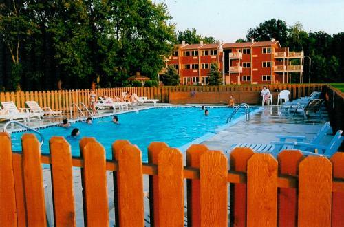 Hotel Lake Bluff Inn And Suites