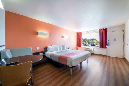 Hotel Motel 6 Connelly Springs