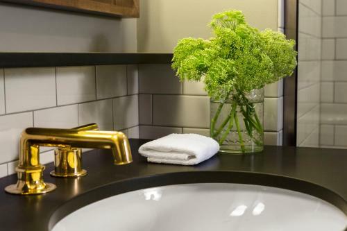 Kimpton Journeyman Hotel