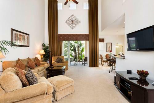 Tommy Bahama Reunion Estate