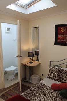 Hostal Hobart's Accommodation & Hostel