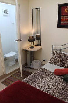 Hostal Hobart's Accommodation & Hostel