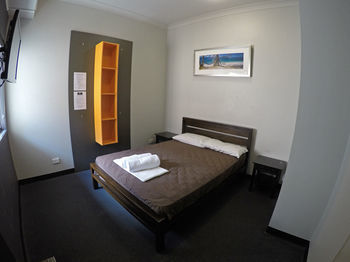 Hostal Parrot Fish Lodge Port Douglas Backpackers