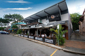Hostal Parrot Fish Lodge Port Douglas Backpackers