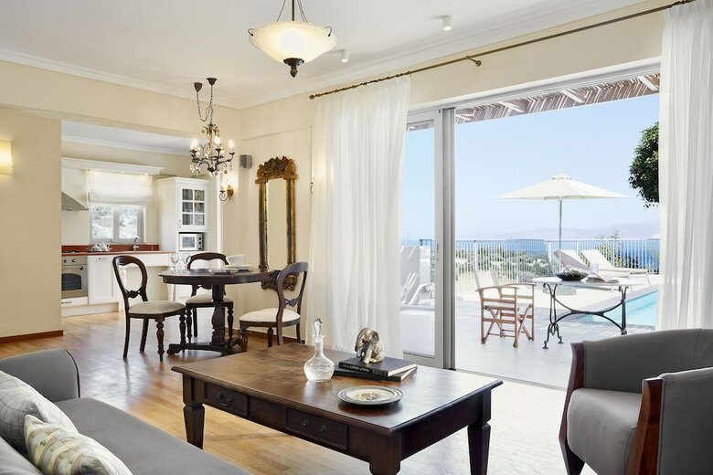 Hotel Pleiades Luxurious Villas