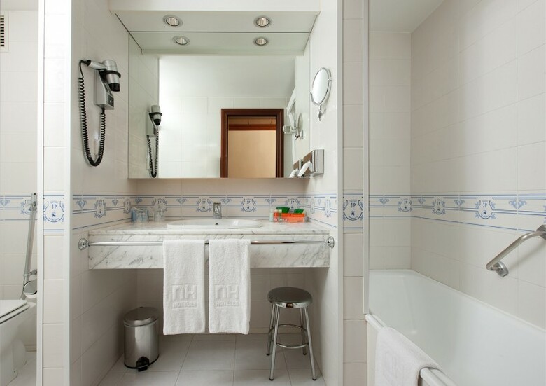 Hotel NH Pamplona Iru�a Park