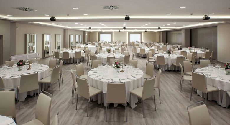 Hotel NH Pamplona Iru�a Park
