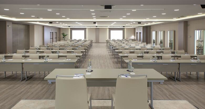 Hotel NH Pamplona Iru�a Park