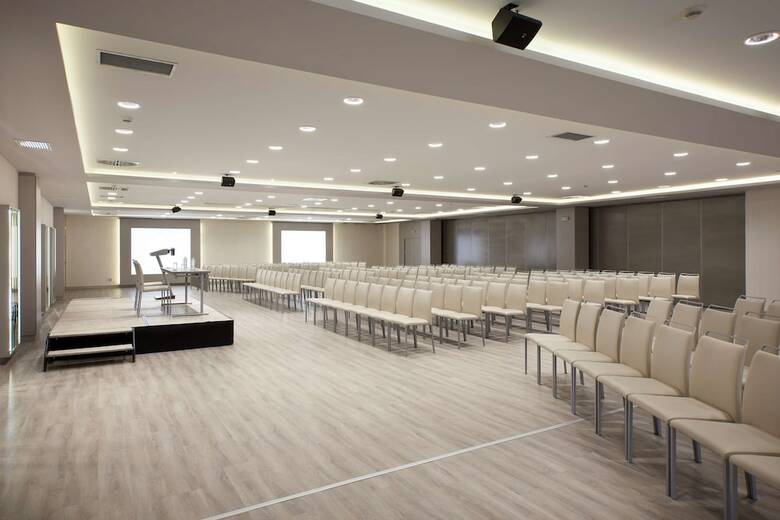 Hotel NH Pamplona Iru�a Park