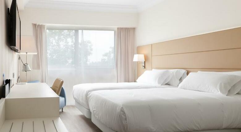 Hotel NH Pamplona Iru�a Park