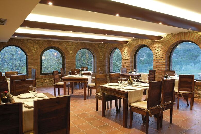 La Figuerola Hotel & Restaurant
