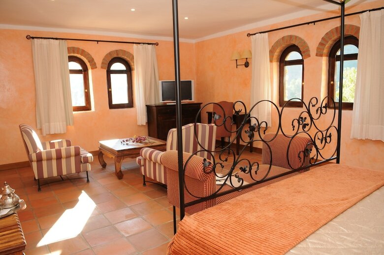 La Figuerola Hotel & Restaurant