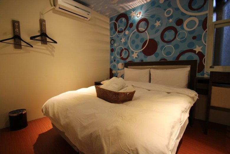 Happiness Inn