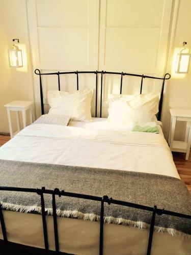 Hostal Interhost Guest Rooms And Apartments