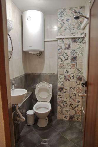 Hostal Interhost Guest Rooms And Apartments