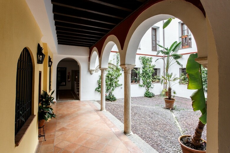 Apartamentos Turisticos  Los Patios De La Juderia