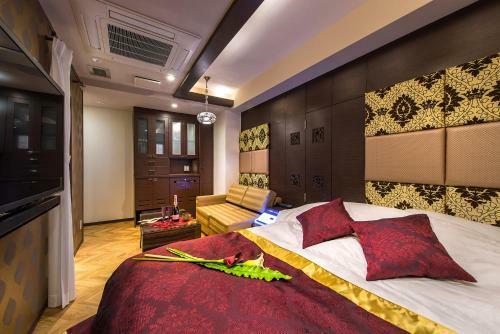 Hotel Myth