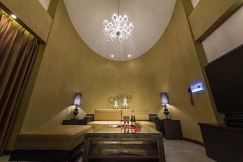 Hotel Myth