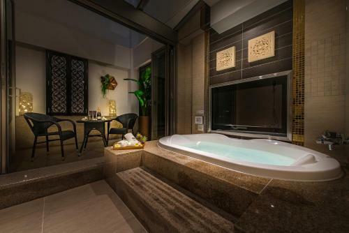 Hotel Myth