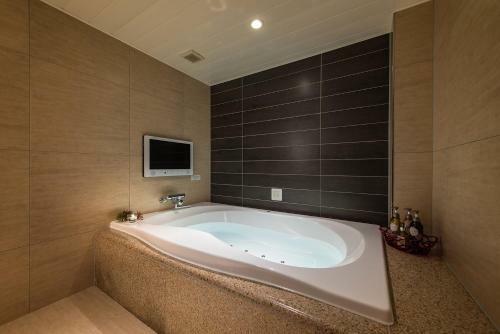 Hotel Myth