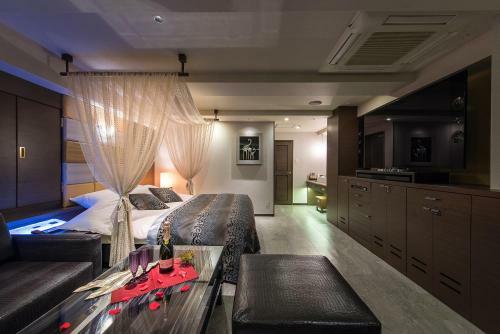 Hotel Myth