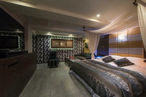 Hotel Myth