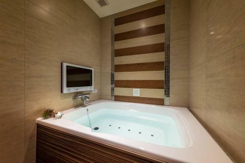 Hotel Myth