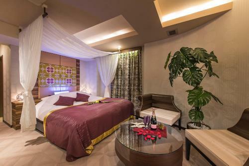 Hotel Myth