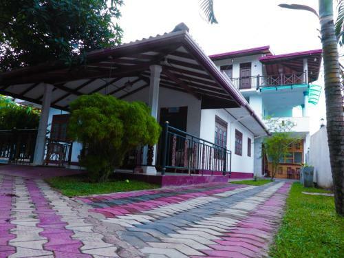 Hostal Kadolana Villa