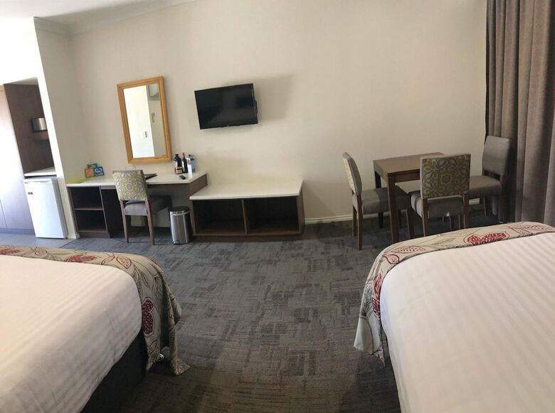 Hotel Young Federation Motor Inn