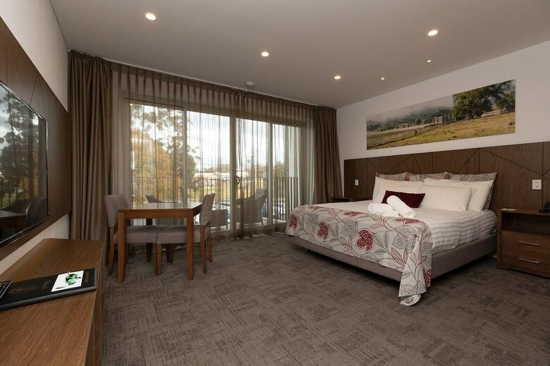 Hotel Young Federation Motor Inn