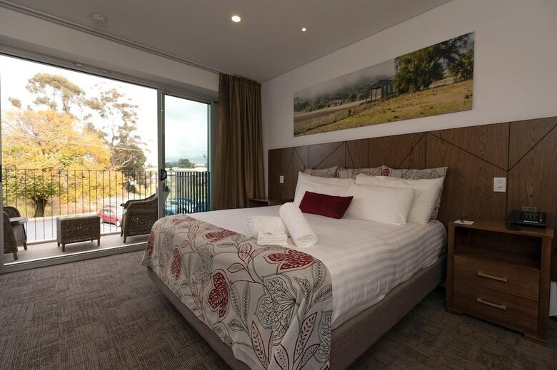 Hotel Young Federation Motor Inn