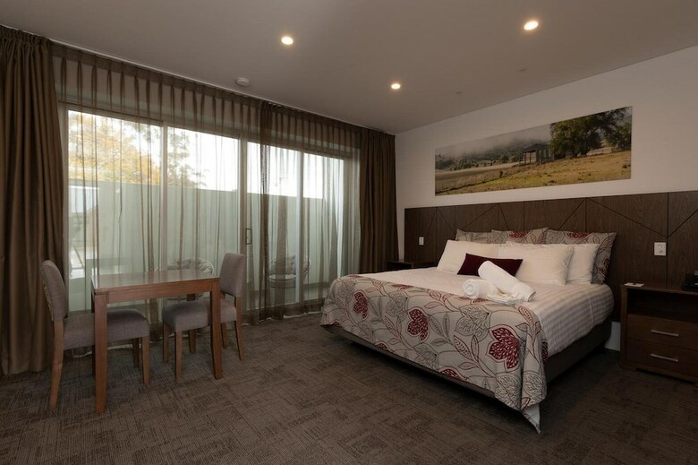 Hotel Young Federation Motor Inn