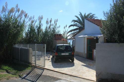 Holiday Home Milna 8900