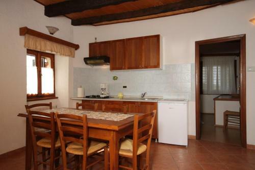 Hostal Double Room Oprtalj 7081a