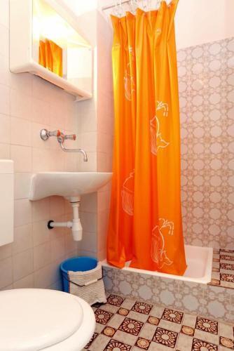 Hostal Triple Room Lumbarda 4403f