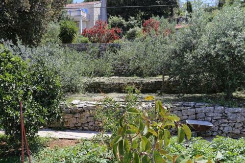 Hostal Triple Room Lumbarda 4442e