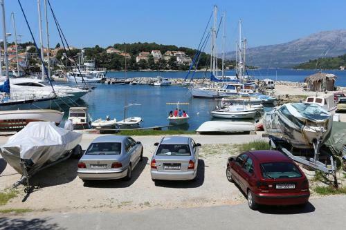 Hostal Triple Room Lumbarda 4442e