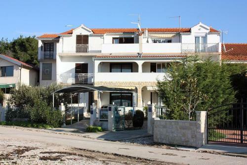 Apartment Brodarica 4217a