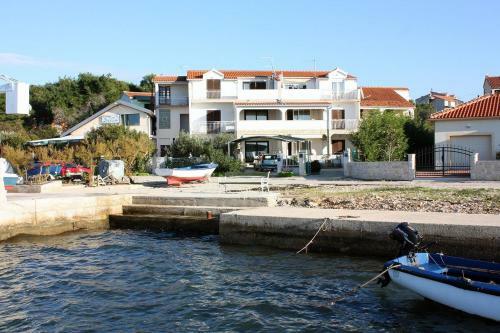 Apartment Brodarica 4217a