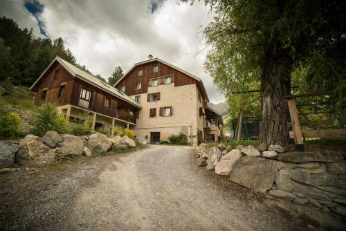 Hostal Chalet Les Moineaux Chambres D'h�tes