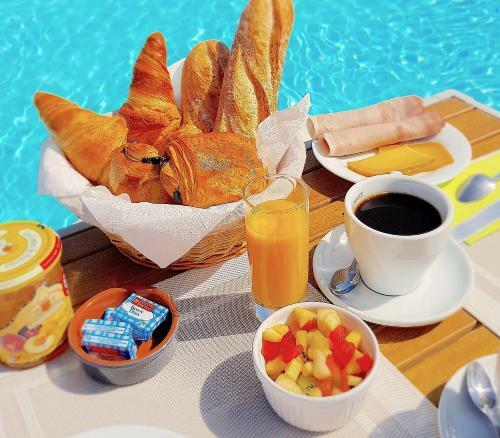 Bed & Breakfast Domaine De Pradaous
