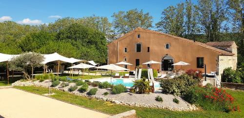 Bed & Breakfast Domaine De Pradaous