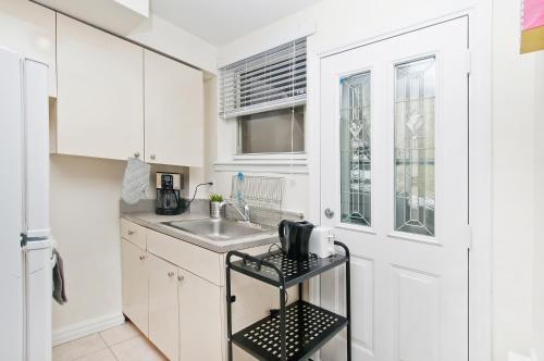 One Bedroom Apartment With Backyard - Brooklyn