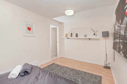 One Bedroom Apartment With Backyard - Brooklyn