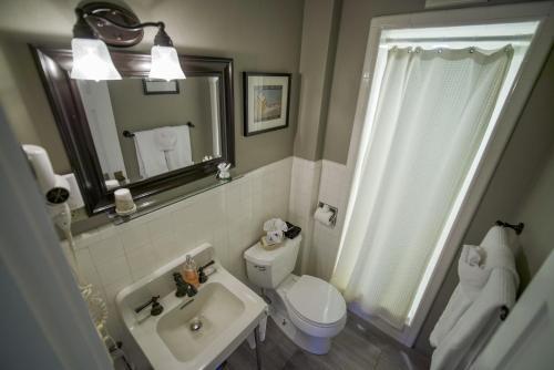 Bed & Breakfast Warm Springs Inn & Winery