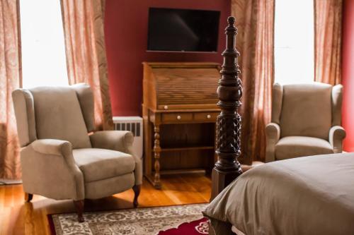 Bed & Breakfast Warm Springs Inn & Winery